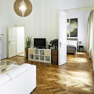 Apartment Heart Of The City, Entire Very Big, Budapest