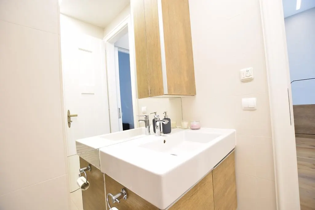 Luxury Apartment By Hi5 - Szervita Suite Budapest