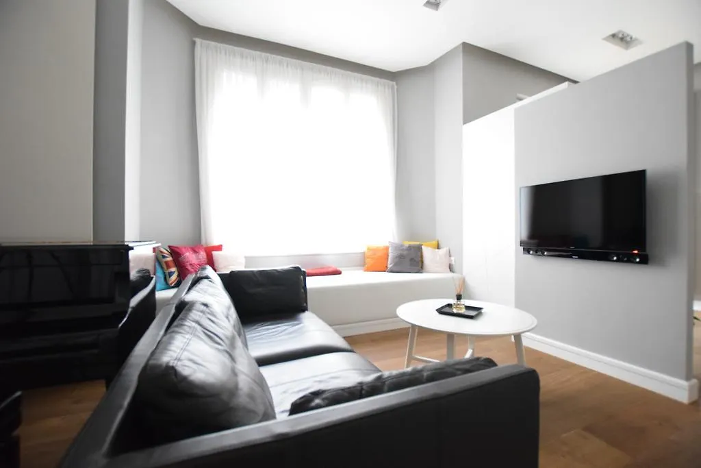 Luxury Apartment By Hi5 - Szervita Suite Budapest
