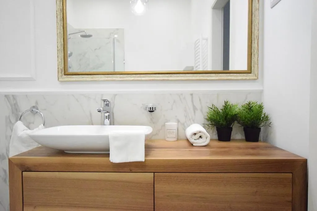Luxury Apartment By Hi5 - Szervita Suite Budapest